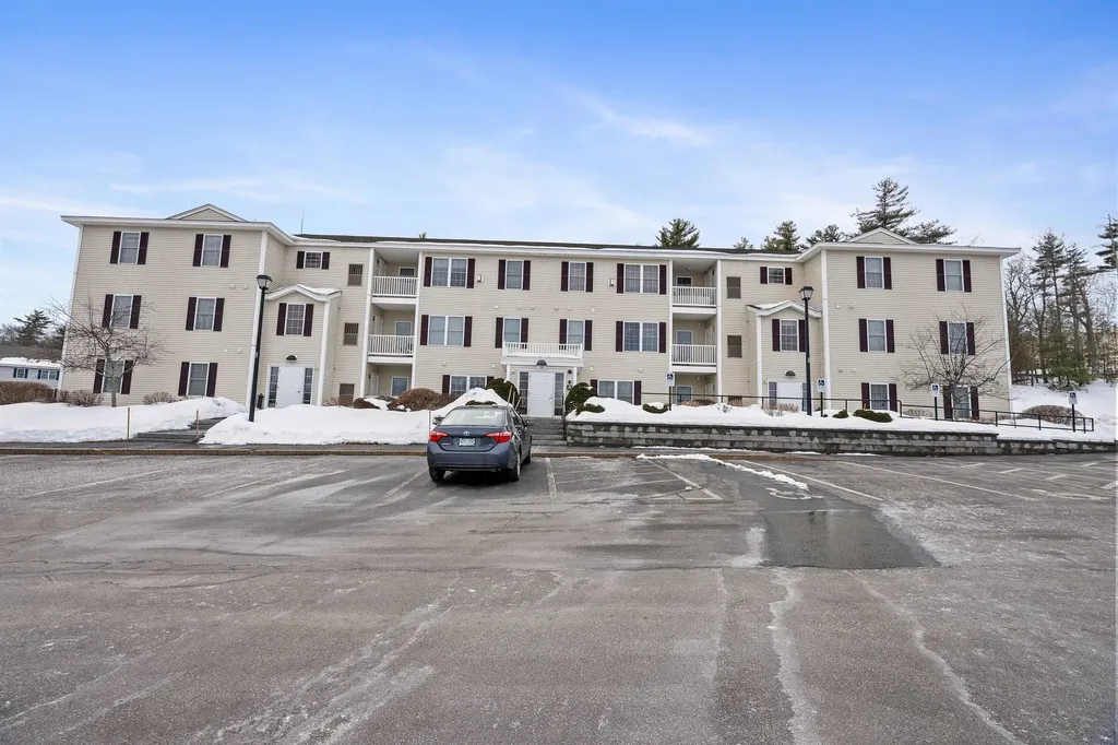 14 Vista Ridge Drive Londonderry NH 03053