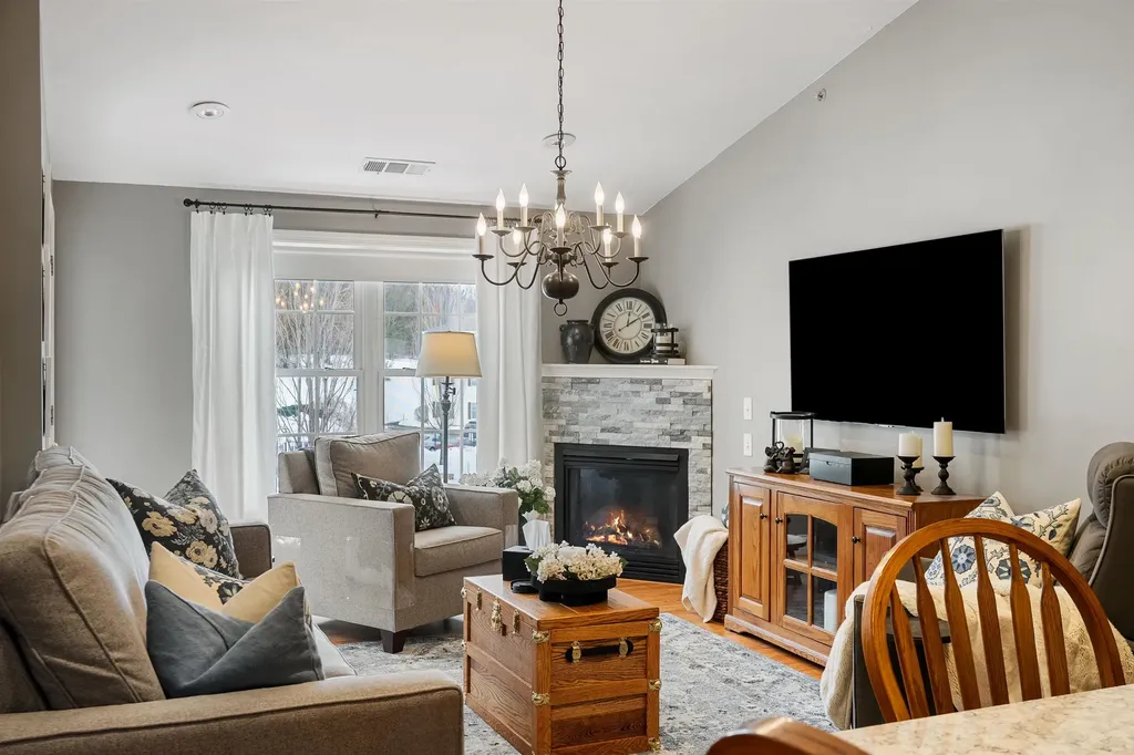 14 Vista Ridge Drive Londonderry NH 03053