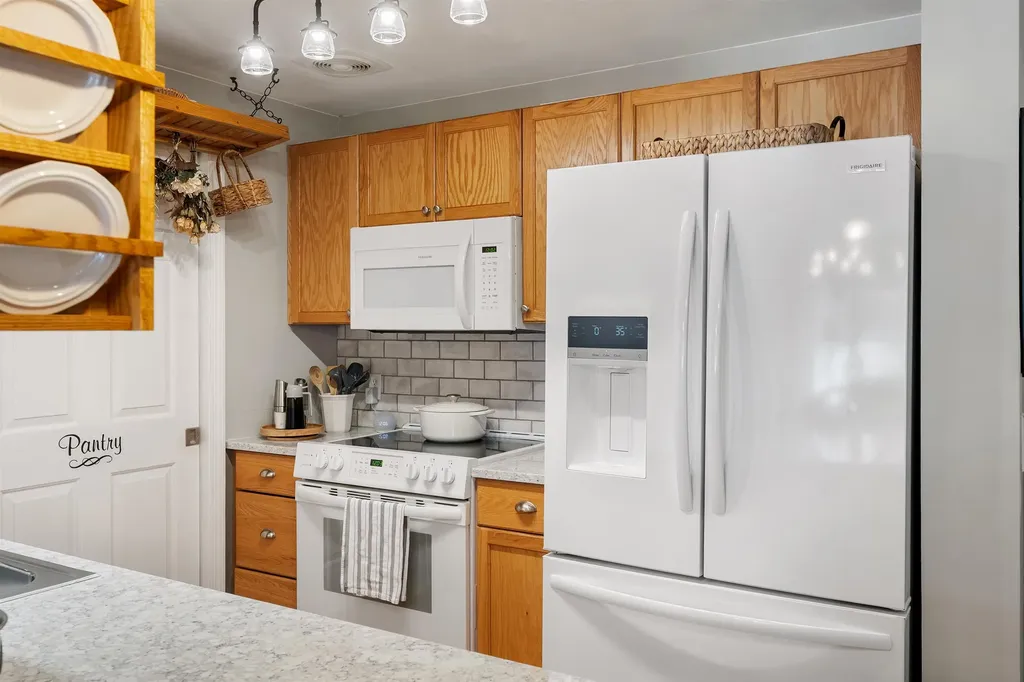 14 Vista Ridge Drive Londonderry NH 03053