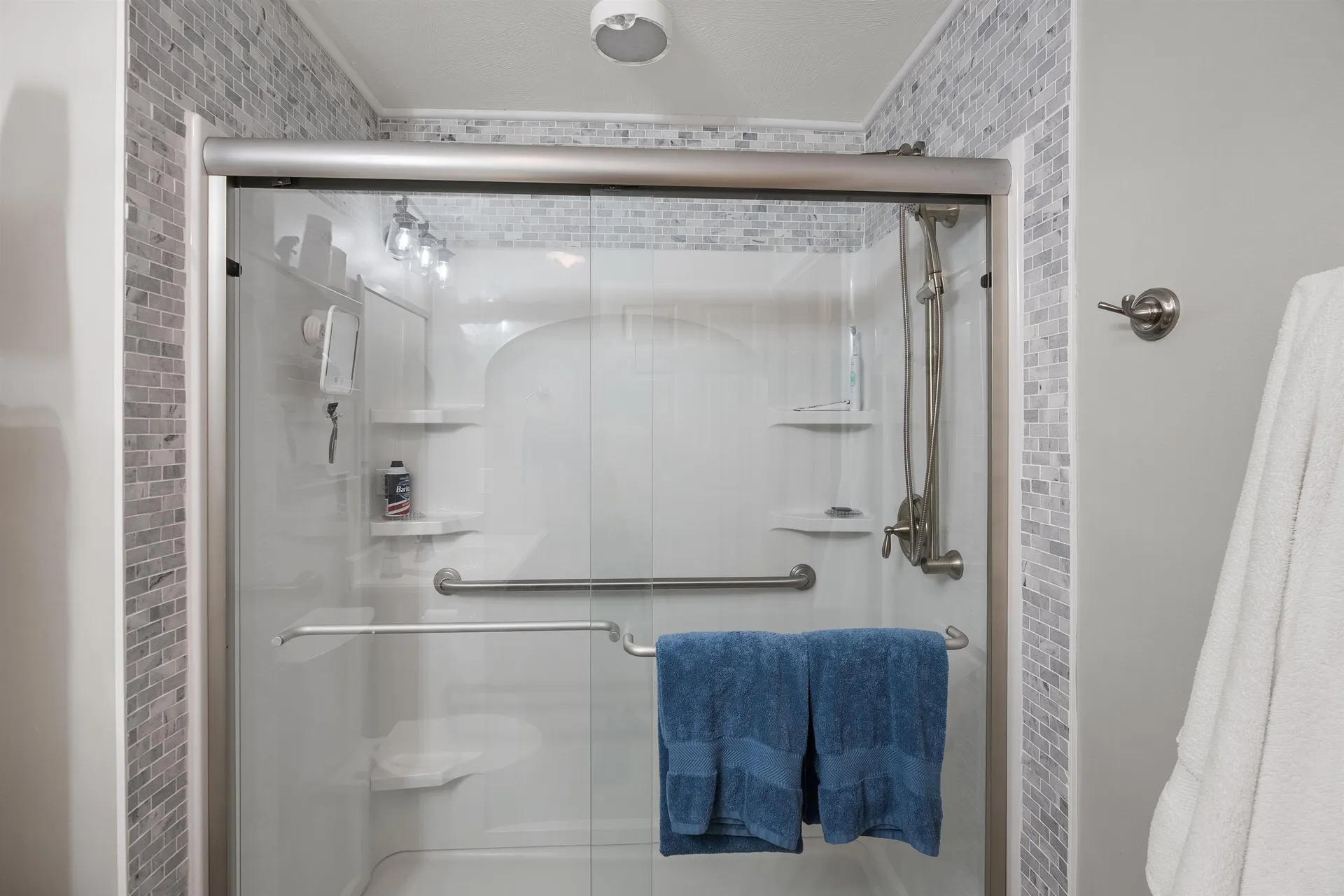 14 Vista Ridge Drive Londonderry NH 03053