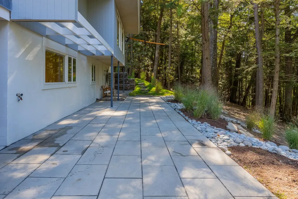 25 Hemlock Road Hanover NH 03755