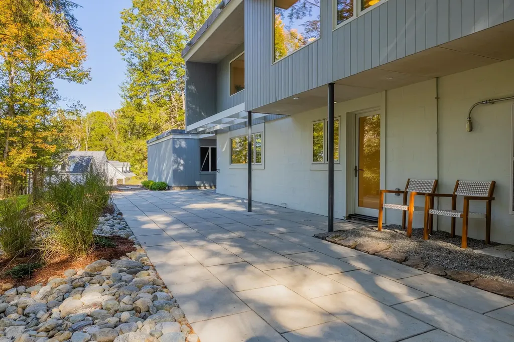 25 Hemlock Road Hanover NH 03755