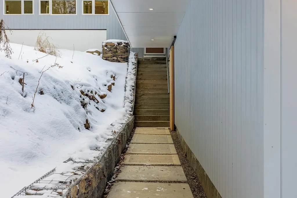 25 Hemlock Road Hanover NH 03755