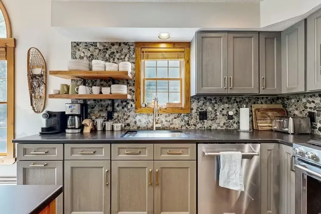 73B Kingswood Road Dover VT 05356