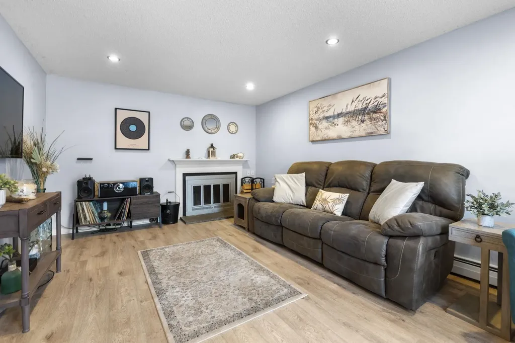 5 Hemlock Forest Dover NH 03820