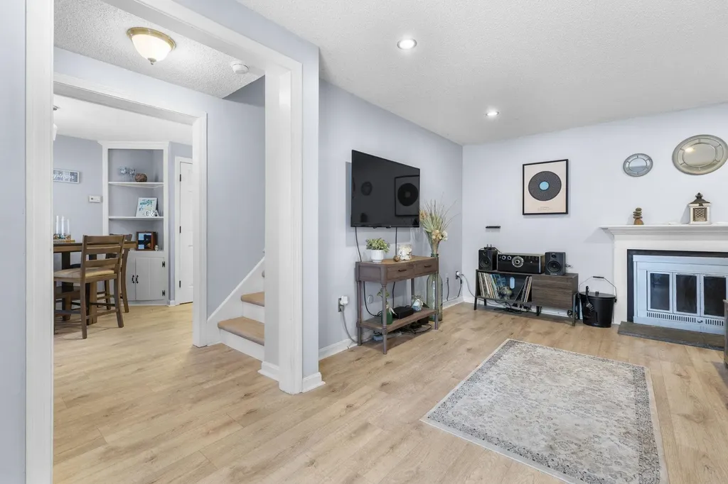 5 Hemlock Forest Dover NH 03820