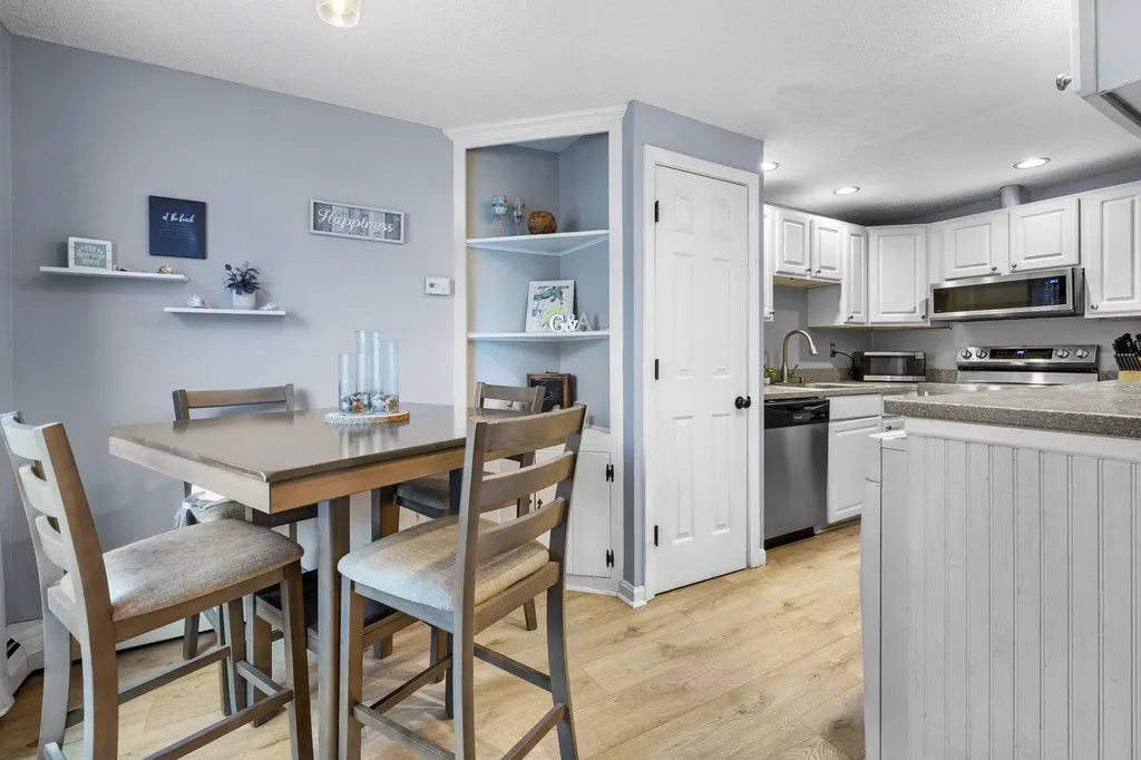 5 Hemlock Forest Dover NH 03820