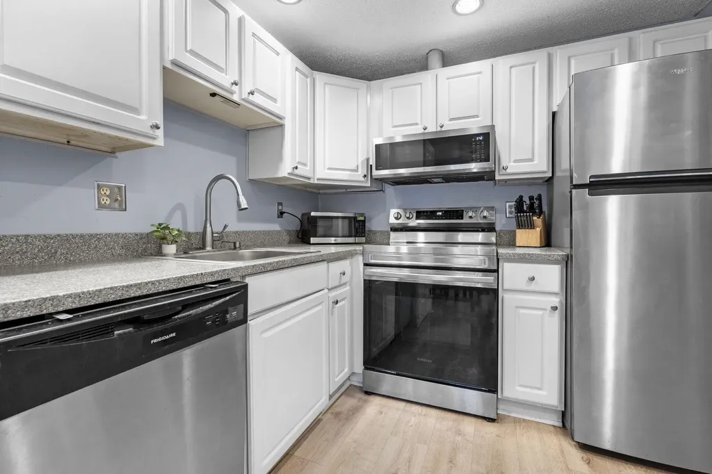 5 Hemlock Forest Dover NH 03820