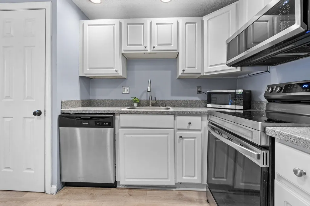 5 Hemlock Forest Dover NH 03820