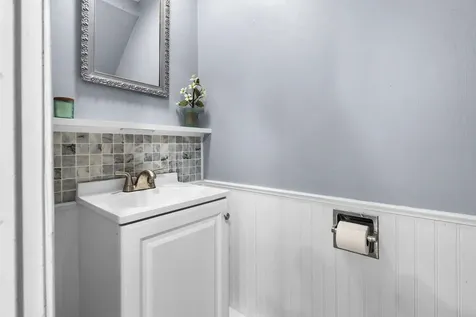 5 Hemlock Forest Dover NH 03820