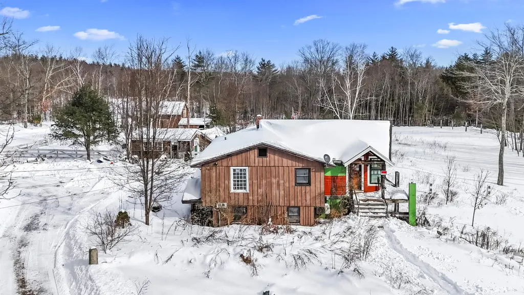 376 Rattlesnake Hill Road Auburn NH 03032