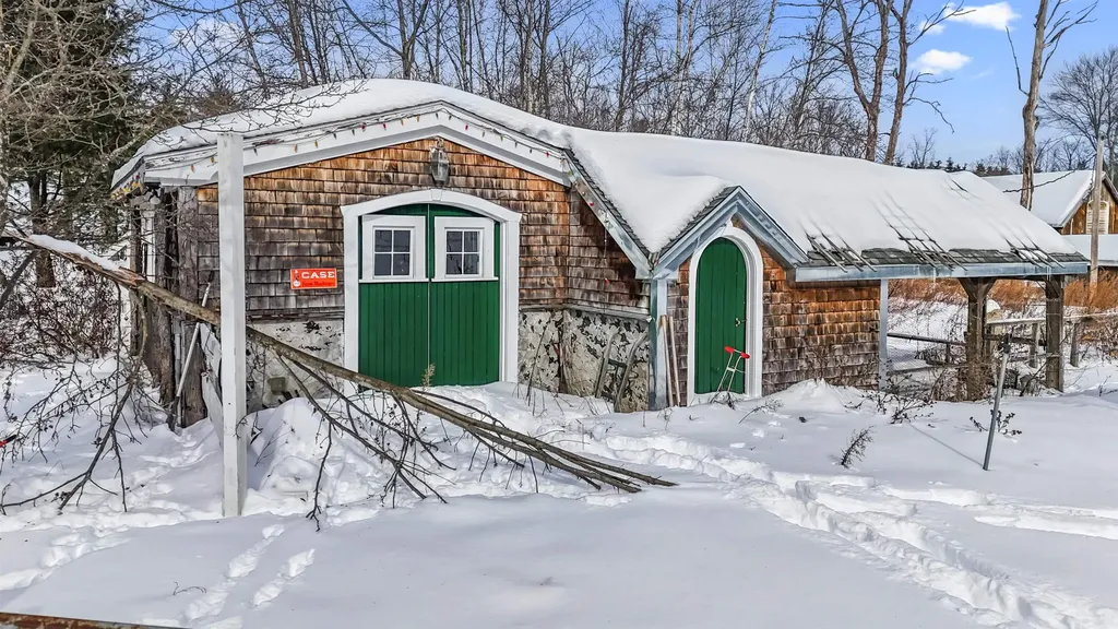 376 Rattlesnake Hill Road Auburn NH 03032