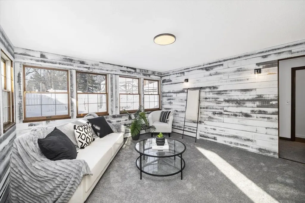 89 Summerside Avenue Manchester NH 03102