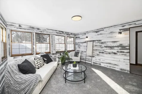 89 Summerside Avenue Manchester NH 03102