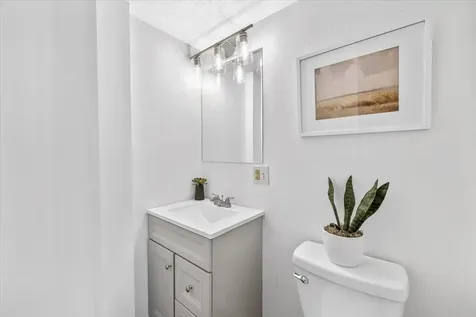 89 Summerside Avenue Manchester NH 03102