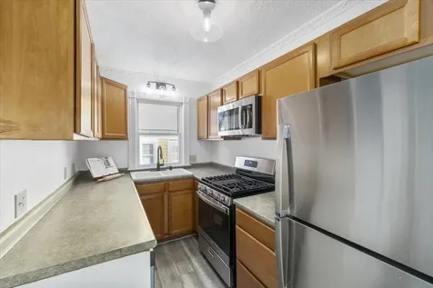 89 Summerside Avenue Manchester NH 03102