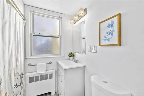 89 Summerside Avenue Manchester NH 03102