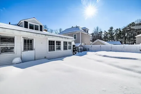 89 Summerside Avenue Manchester NH 03102