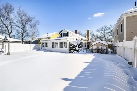 89 Summerside Avenue Manchester NH 03102