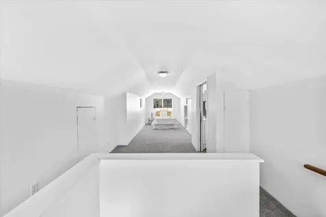 89 Summerside Avenue Manchester NH 03102