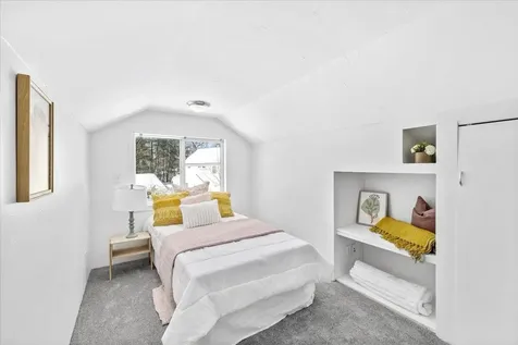 89 Summerside Avenue Manchester NH 03102