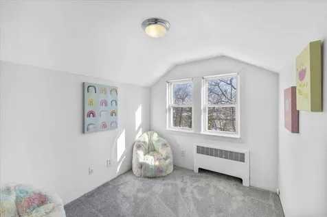 89 Summerside Avenue Manchester NH 03102