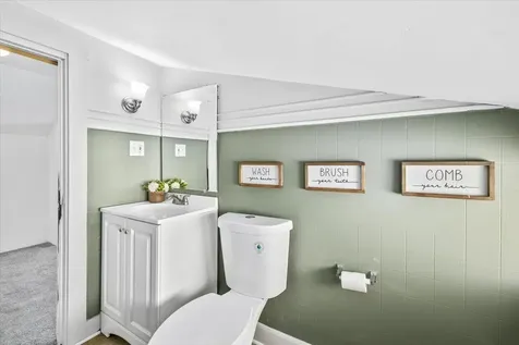 89 Summerside Avenue Manchester NH 03102