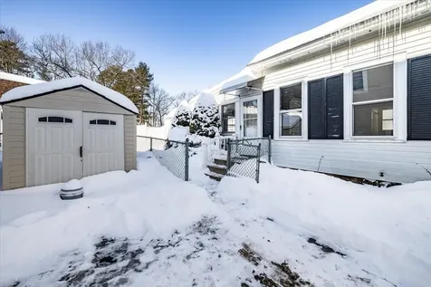 89 Summerside Avenue Manchester NH 03102