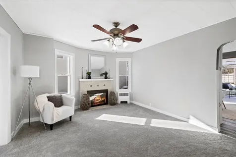 89 Summerside Avenue Manchester NH 03102