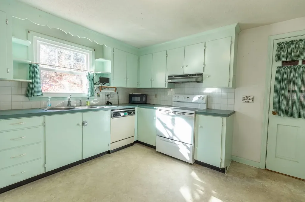 23 Currier Avenue Peterborough NH 03458