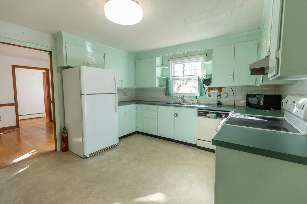 23 Currier Avenue Peterborough NH 03458