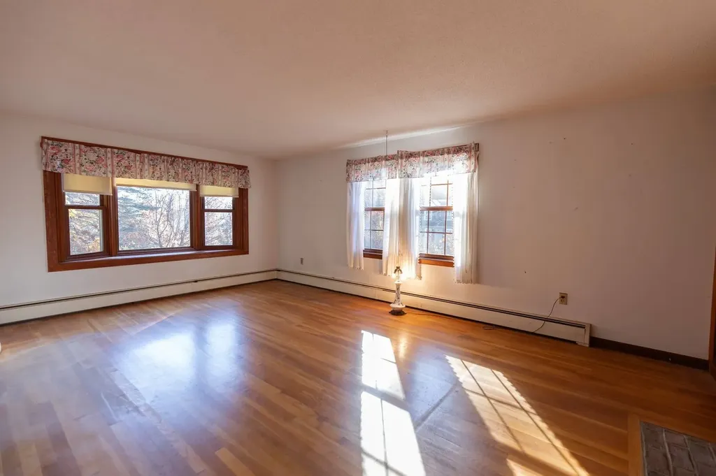 23 Currier Avenue Peterborough NH 03458