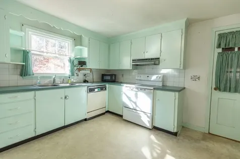 23 Currier Avenue Peterborough NH 03458