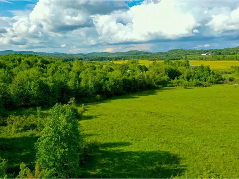 51 Rainy View Lane Essex VT 05452