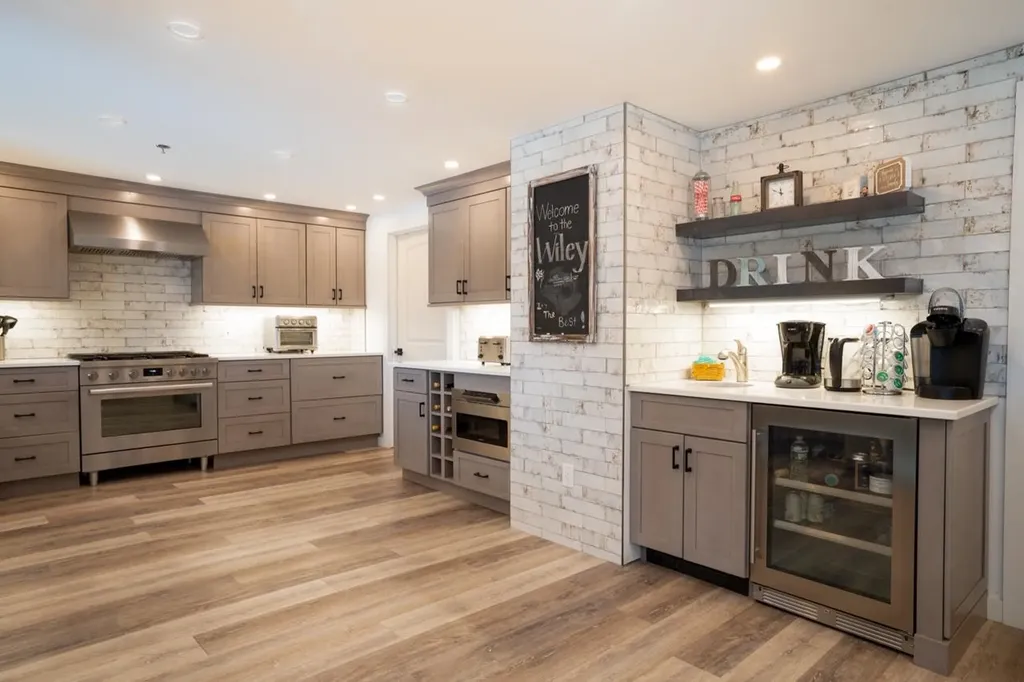 2759 Vt Route 11 Peru VT 05152