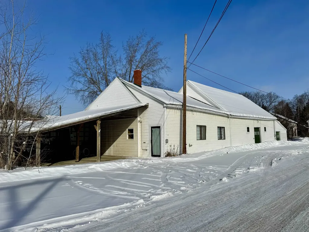 5 Hill Avenue Colebrook NH 03576