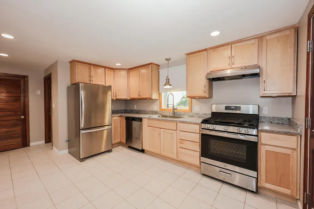 42 Brown Avenue Hampton NH 03842