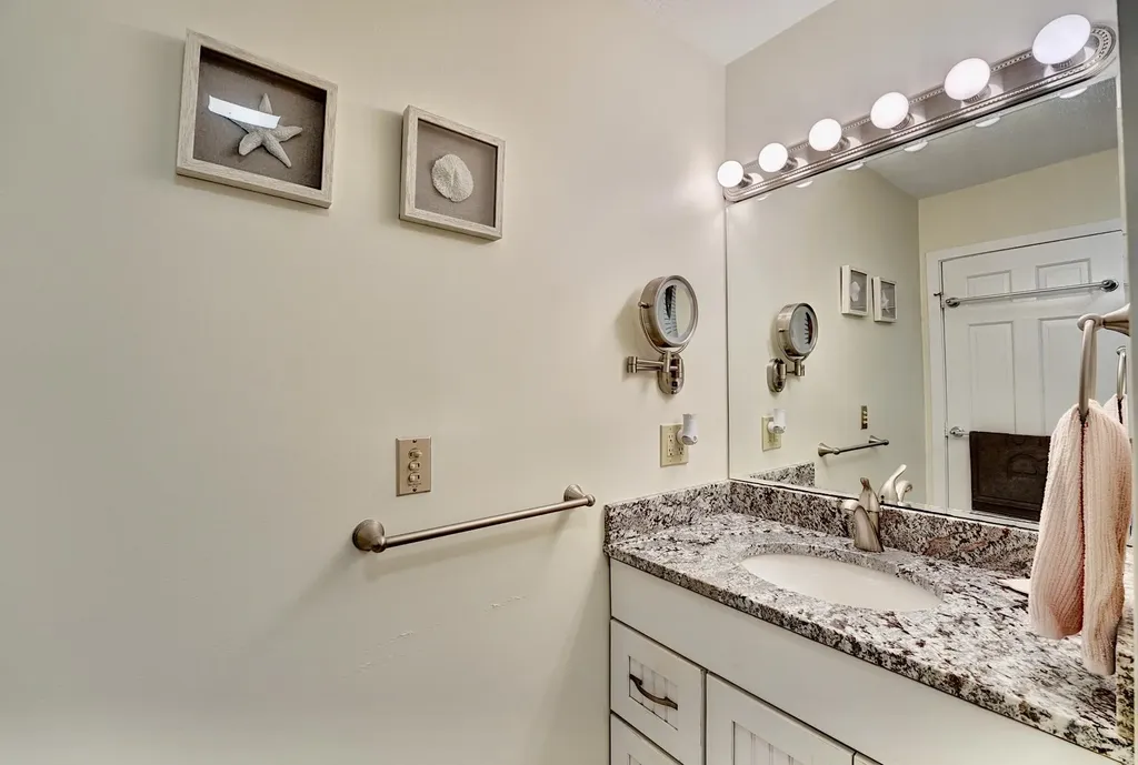 943 Ocean Boulevard Hampton NH 03842