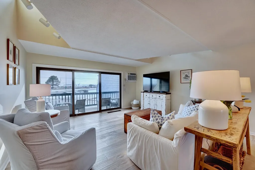 943 Ocean Boulevard Hampton NH 03842