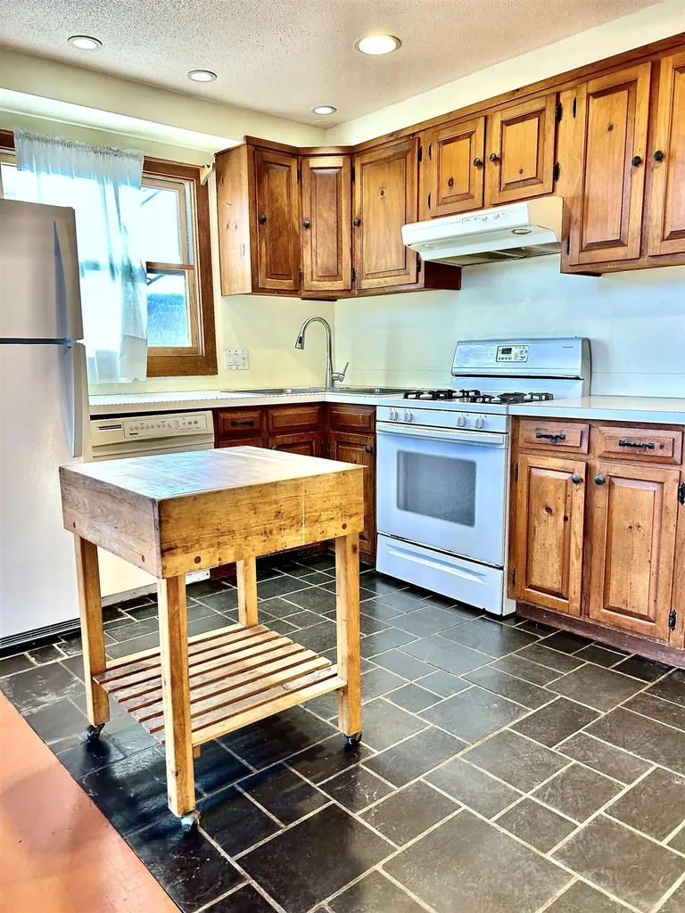 185 Us Route 4 Enfield NH 03748