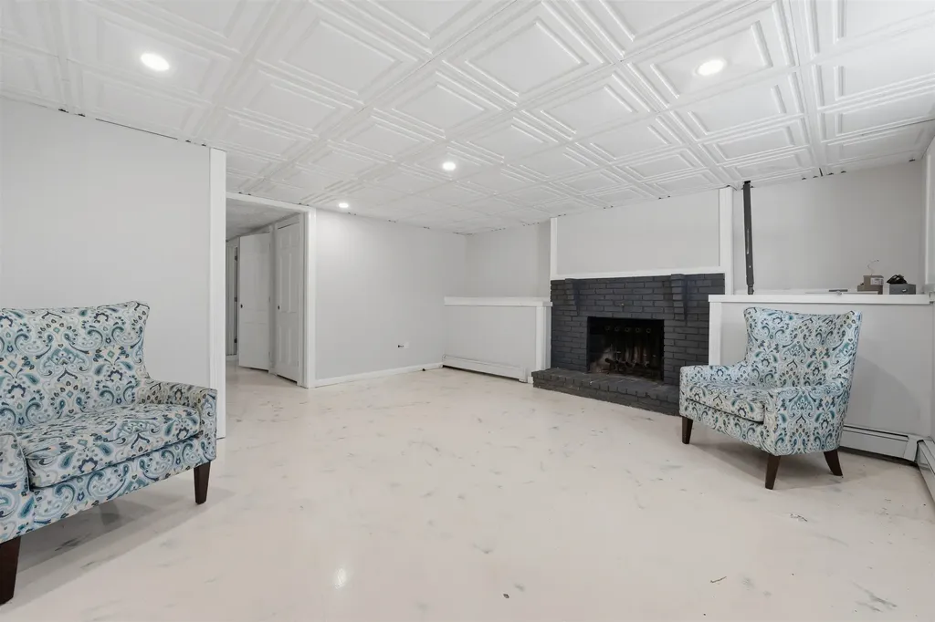 144 N Policy Street Salem NH 03079