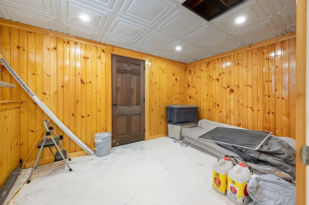 144 N Policy Street Salem NH 03079