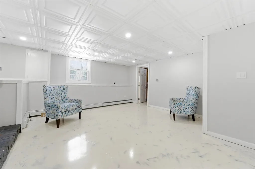 144 N Policy Street Salem NH 03079
