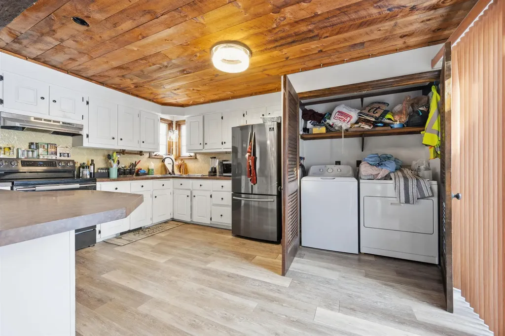 144 N Policy Street Salem NH 03079