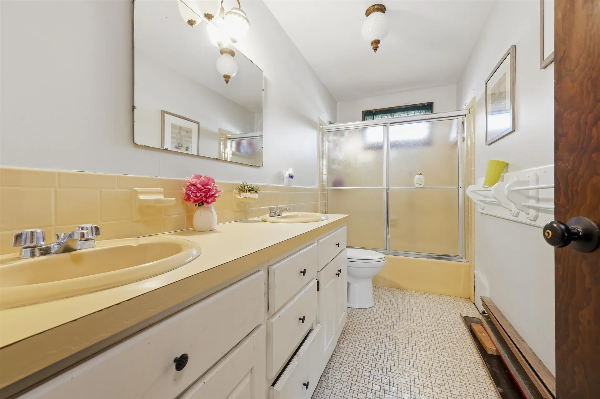 144 N Policy Street Salem NH 03079