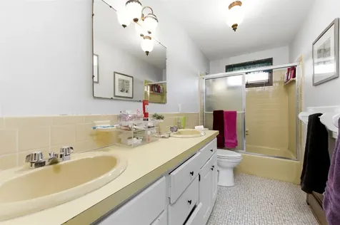 144 N Policy Street Salem NH 03079