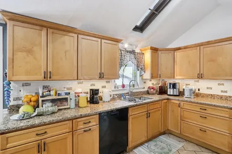 6 Forest Drive Seabrook NH 03874