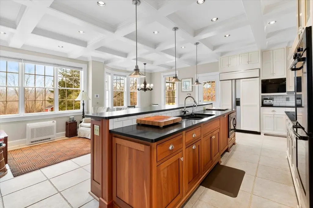 16 West Road Bennington VT 05201