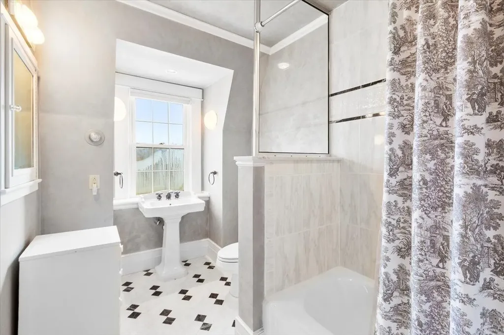 16 West Road Bennington VT 05201