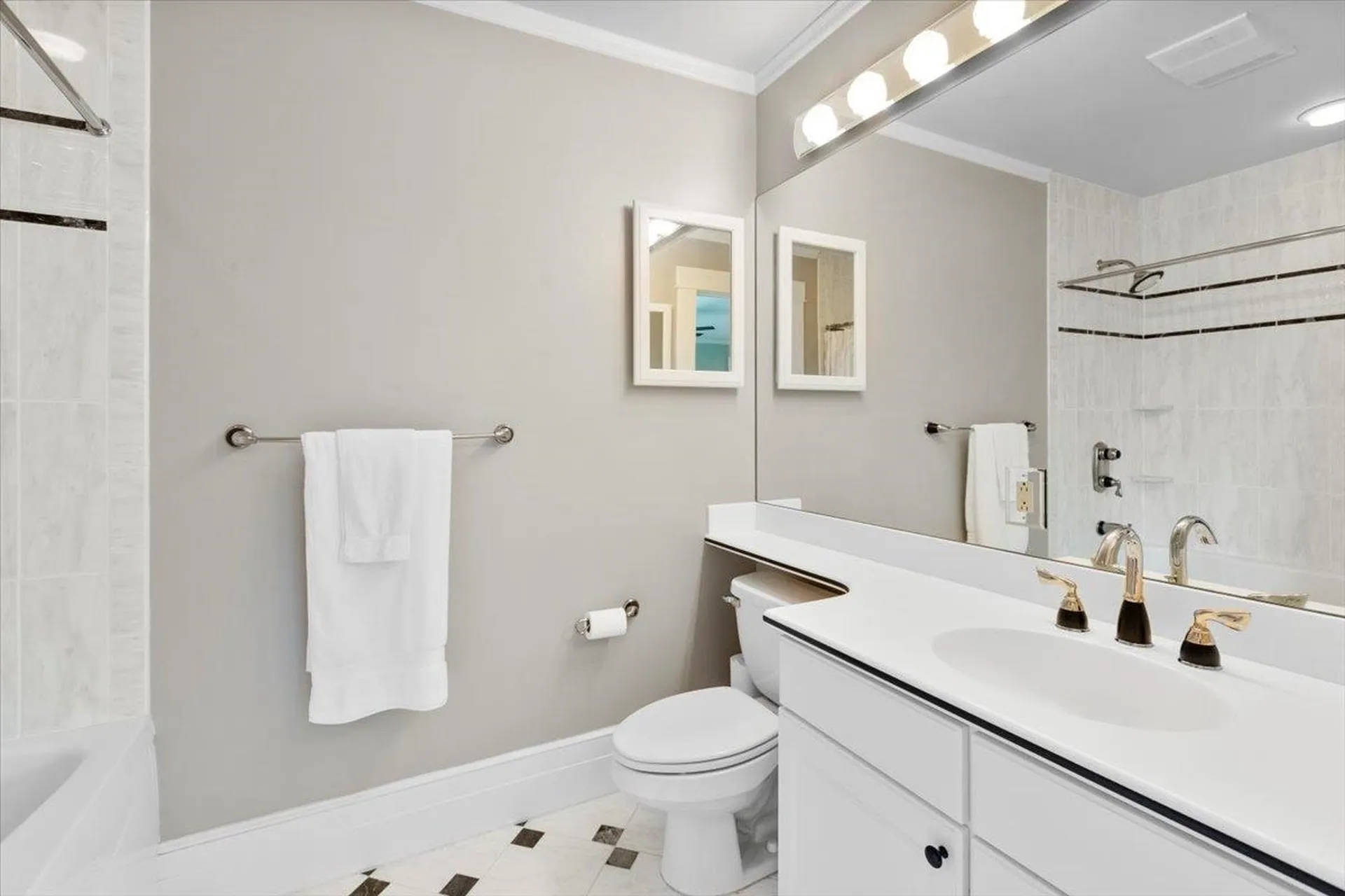 16 West Road Bennington VT 05201